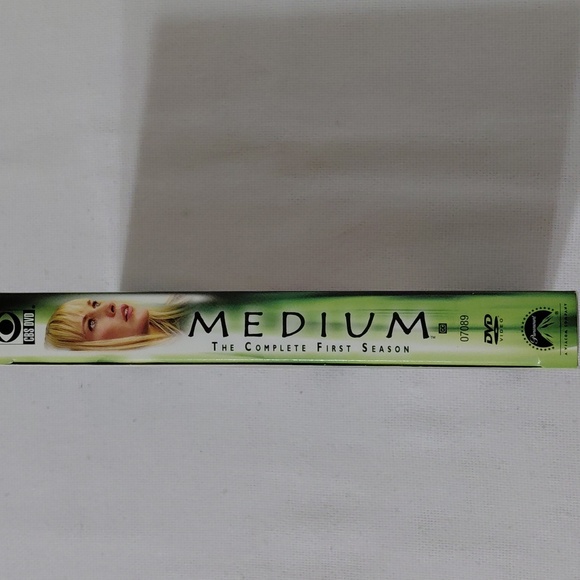 Medium Complete First Season DVD TV Series - Picture 4 of 5